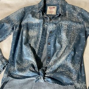 Women’s Chambray Shirt